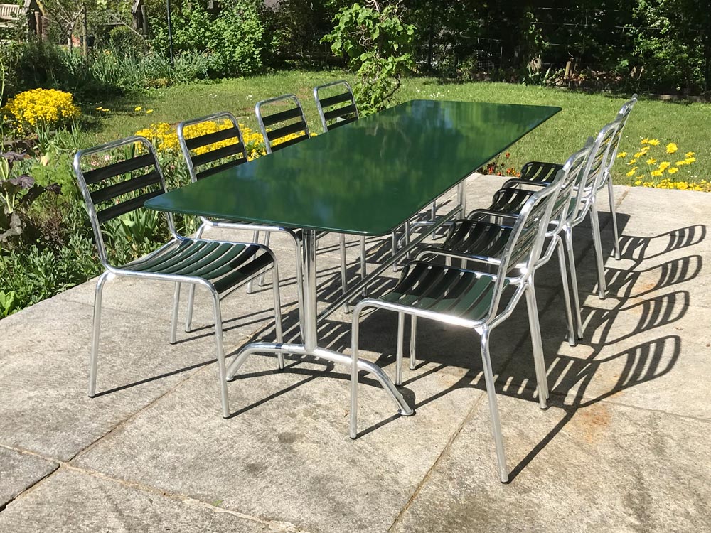 Bättig Gartentisch und Gartenstühle in der Farbe Tannengrün