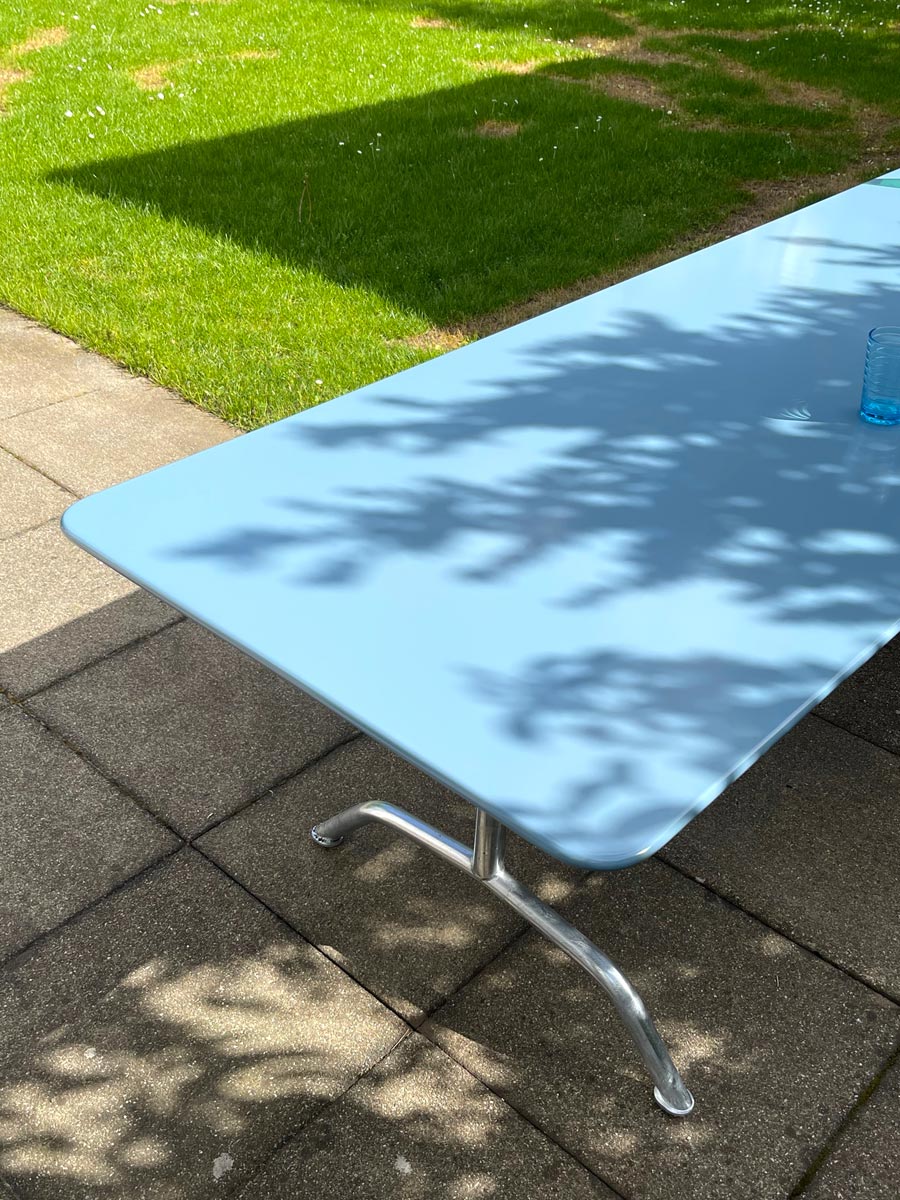 Langer Bättig Gartentisch in der Farbe «Blaugrau»