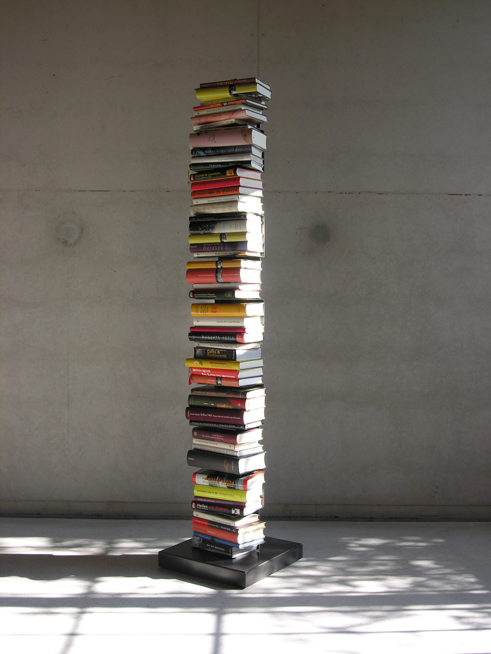 Freistehender Bücherturm Ptolomeo