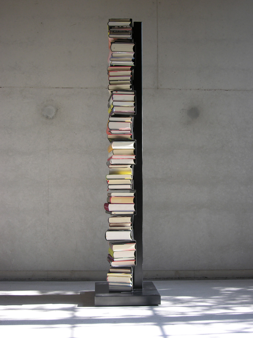 Freistehender Bücherturm Ptolomeo