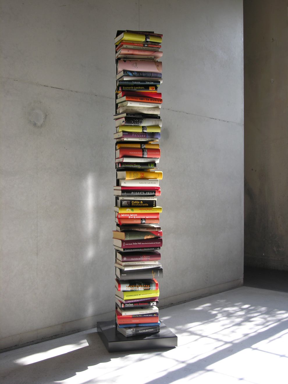 Freistehender Bücherturm Ptolomeo